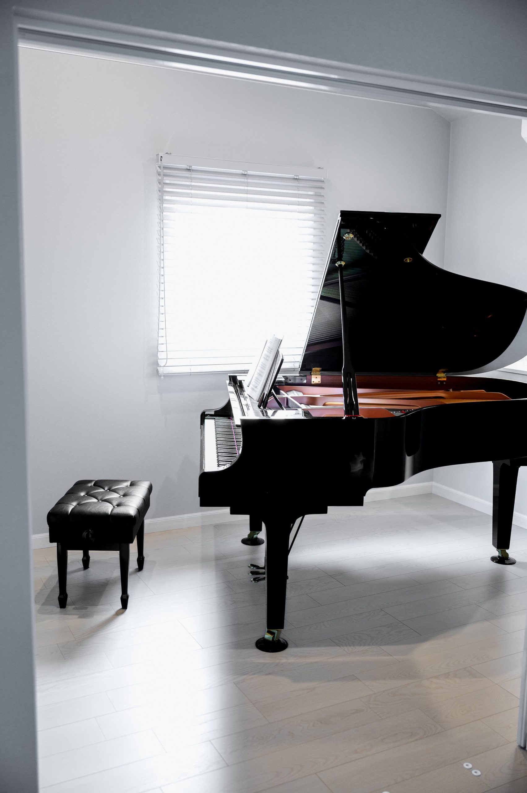 グレーを基調にしたレッスン室です♪